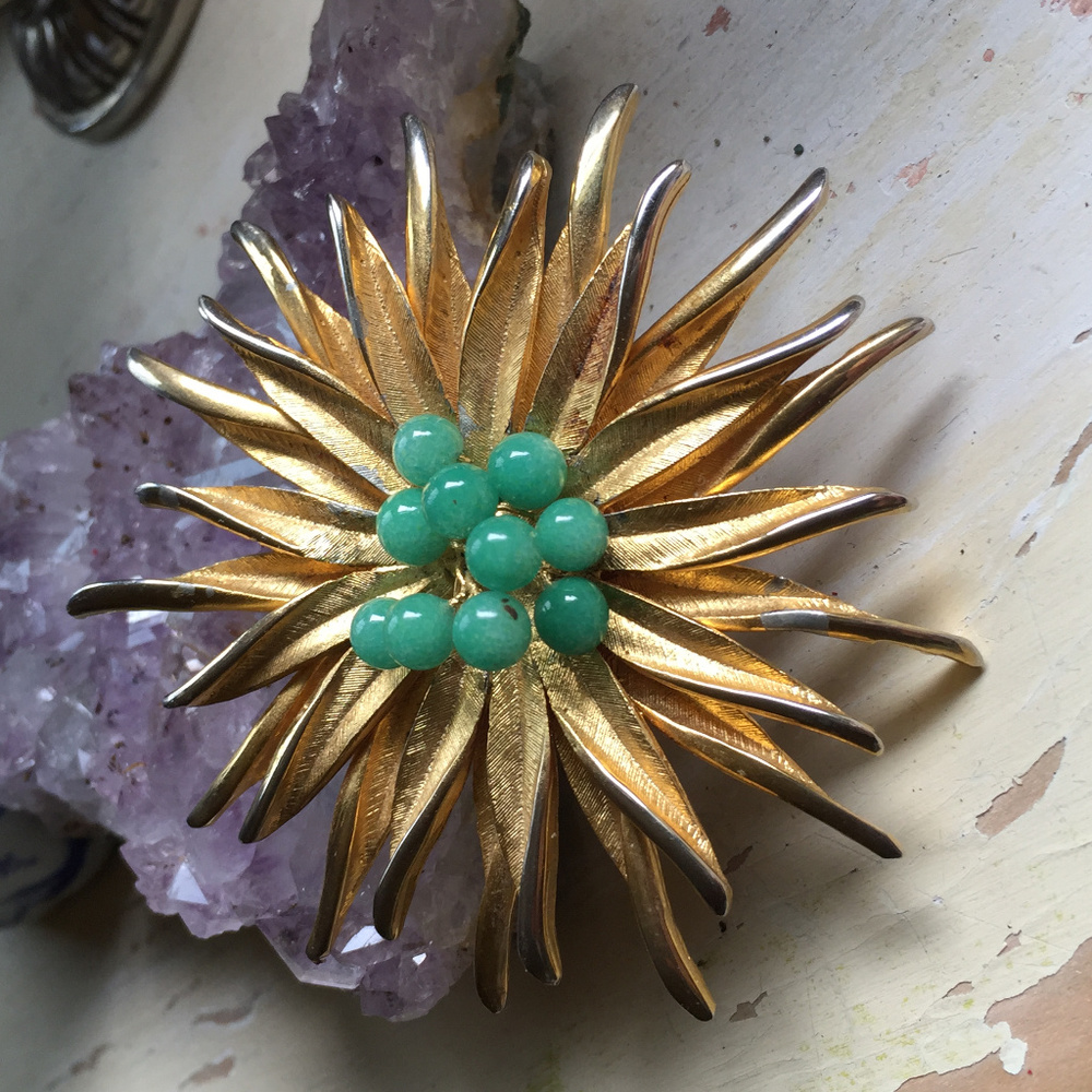 Vintage Starburst Gold tone Brooch with Faux Jade